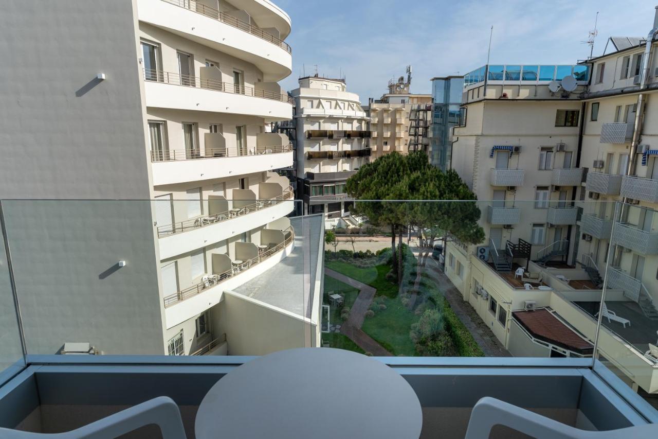 Hotel Majestic Milano Marittima Esterno foto