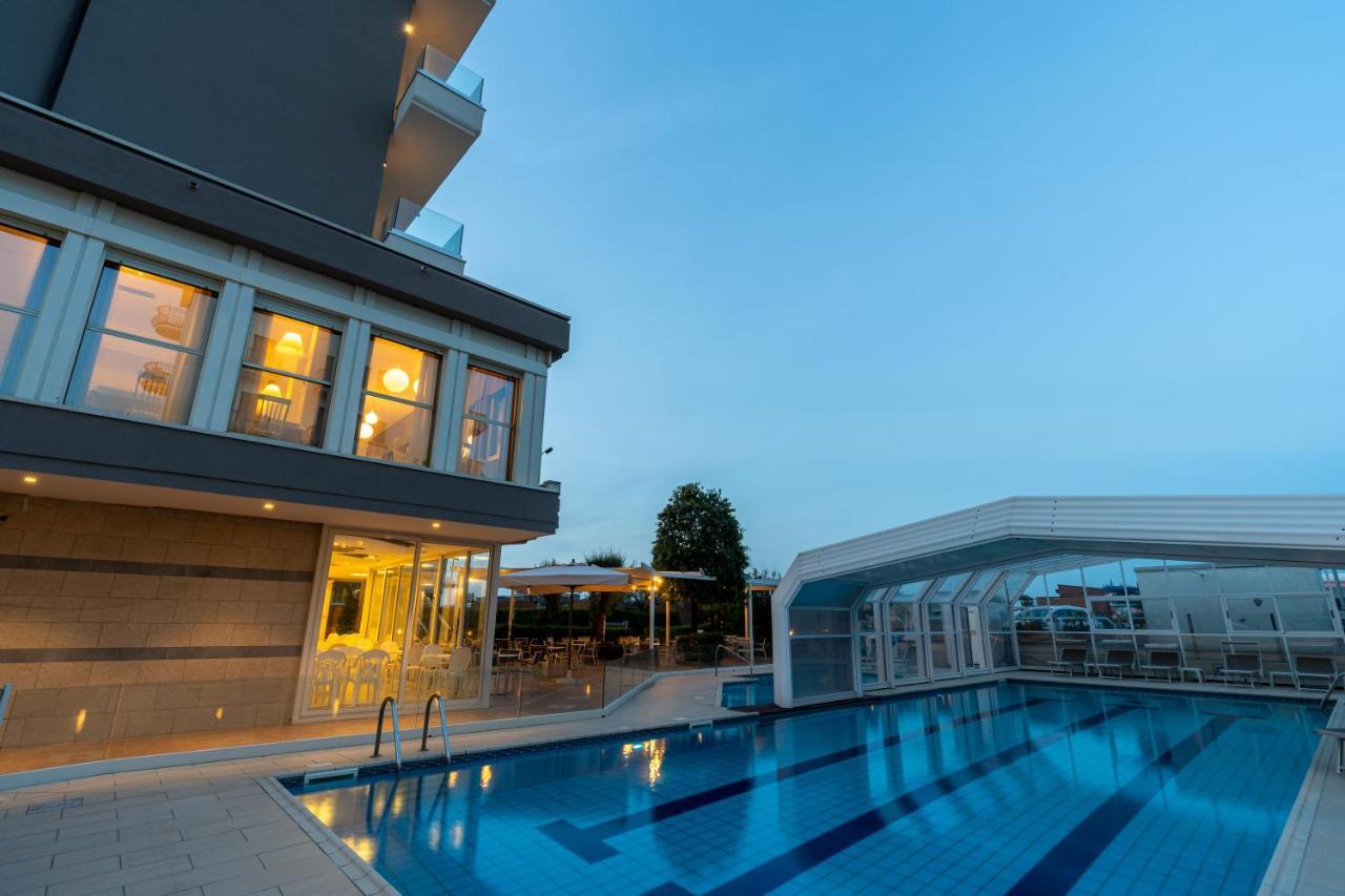 Hotel Majestic Milano Marittima Esterno foto