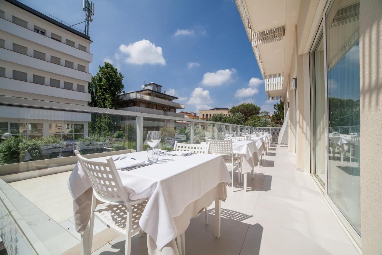 Hotel Majestic Milano Marittima Esterno foto