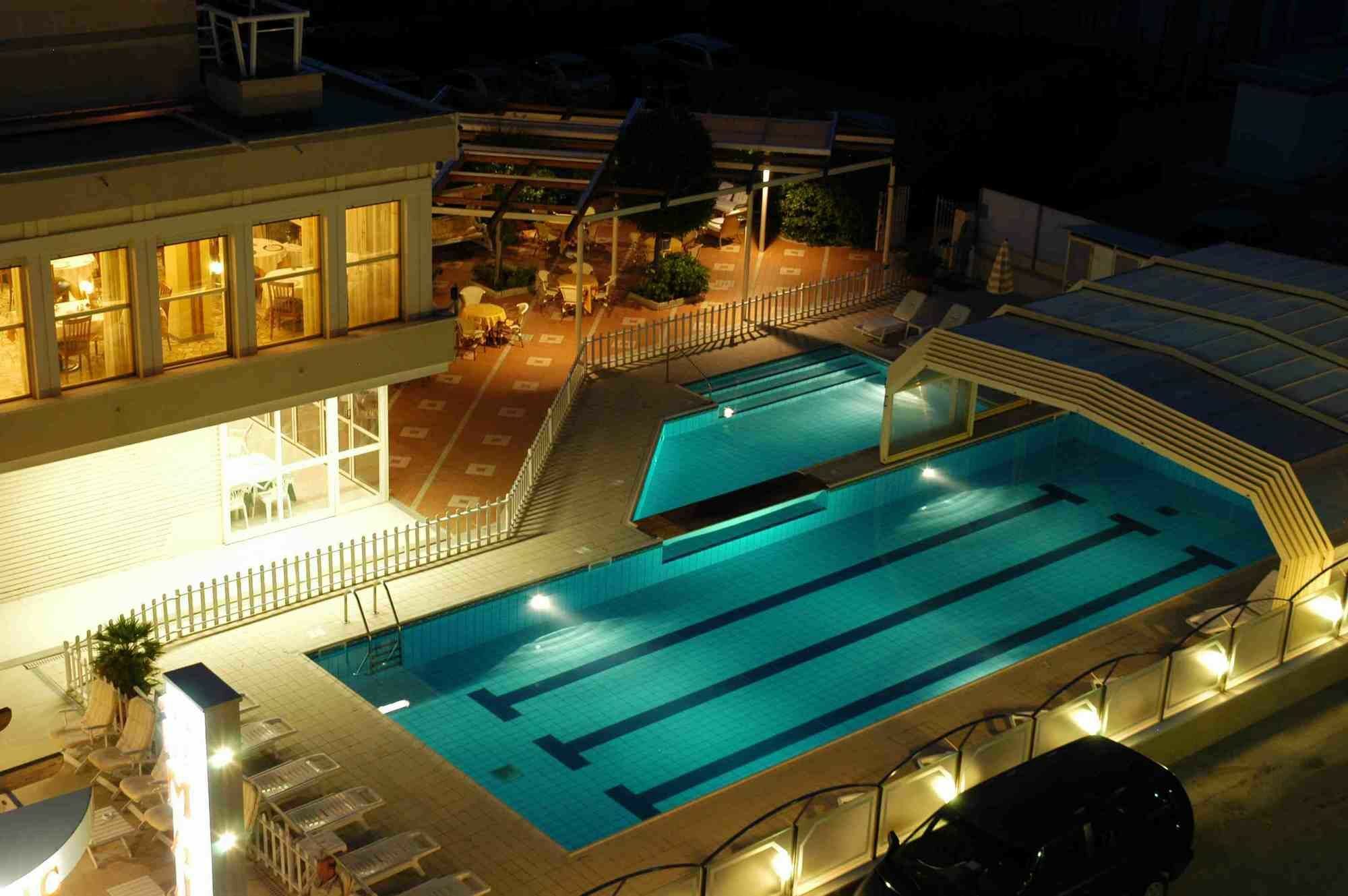 Hotel Majestic Milano Marittima Esterno foto